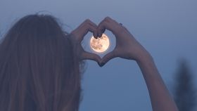Luna Nouă și Luna Plină în Mai 2024! Tot ce trebuie să știți despre fazele lunii